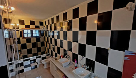 Casa à venda com 5 quartos, sendo 1 suíte,  em Jardim do Lago, Atibaia, SP