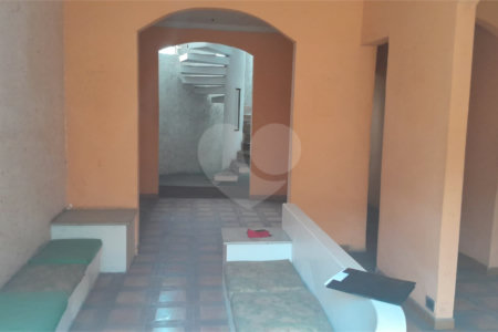 Vendo casa linear de 3 quartos com terreno de Terreno de 350m² no centro de Campo Grande!!