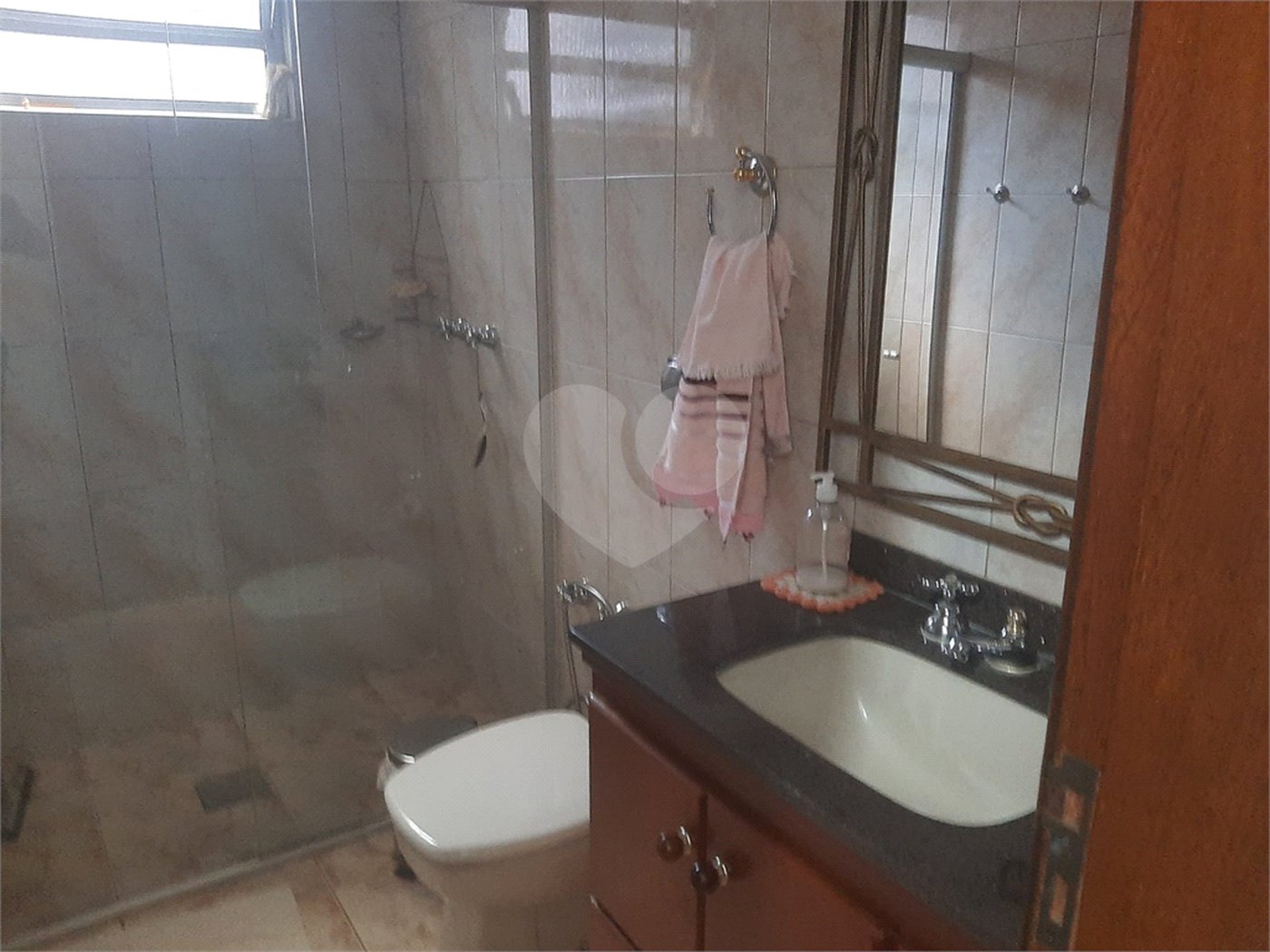 Bela casa com boa localização no bairro Portal do Sol