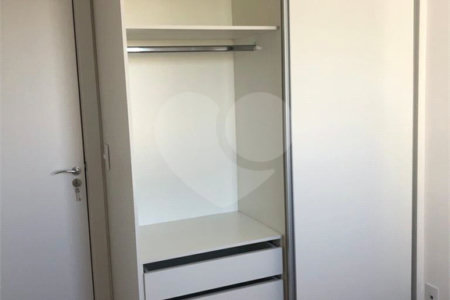 Apartamento com 1 Quarto e 1 banheiro à Venda, 30 m².