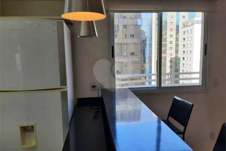 Cobertura de 240m² à venda em Moema - 04 Dorm sendo 02 suítes e 04 vagas.