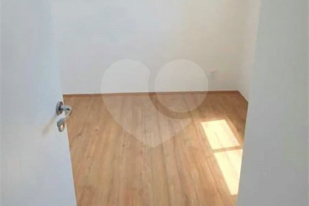 Apartamento com 32m², 2 quartos, à venda em Itaquera
