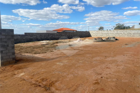 Terreno com 1.000m2 á venda, em São Carlos-SP.