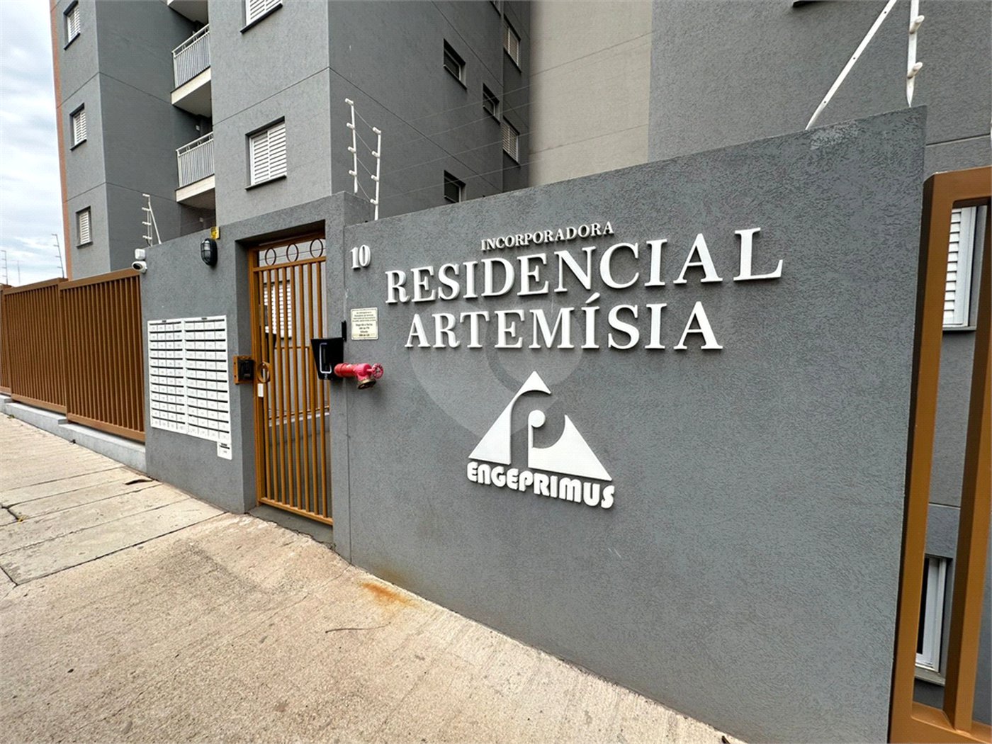 Apartamento a venda com 2 dormitorios sendo 1 suíte