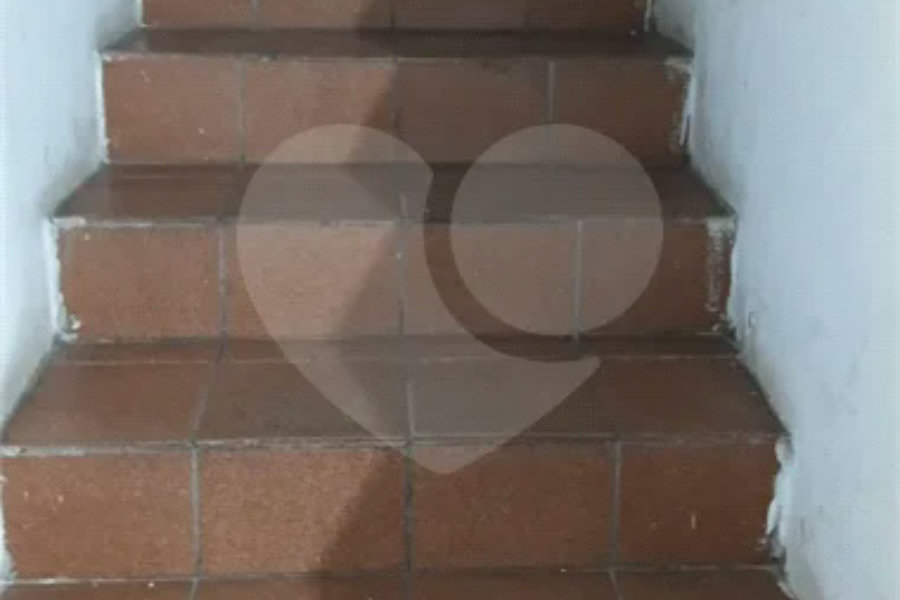IMÓVEL COM SOBRADO + OUTRA CASA NO TERRENO, ÓTIMA PARA RENDA OU FAMÍLIA GRANDE