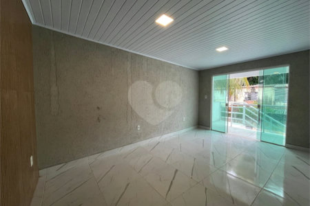 Casa Moderna sobre Pilotis | 2 Quartos (1 Suíte) | 120 m² | Largo do Correia