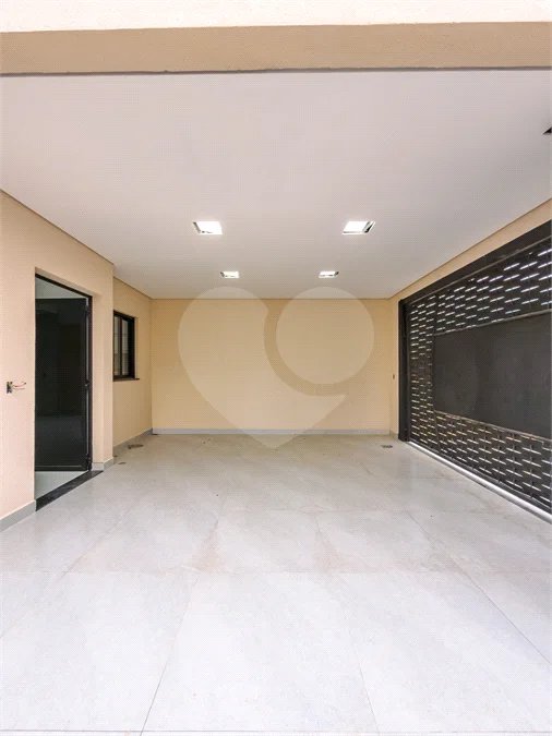 Indaiatuba - Jardim Bom sucesso - Área total: 150m² - Área construída: 115m² - 3 dormitórios sendo 1 suíte com armário planejado;Sala para dois ambientes; Banheiros com box gabinetes e espelhos; Área gourmet com churrasqueira a carvão e móveis planejados; Lavanderia coberta; Ar condicionado na sala