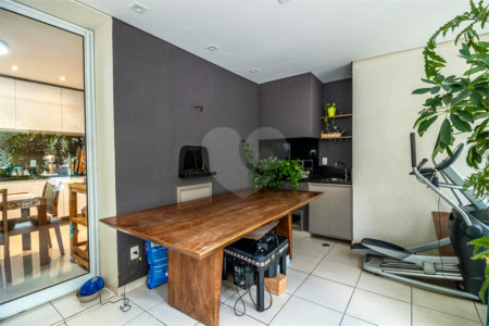 Apartamento Campo Belo à Venda 274 m² 4 Suítes 4 Vagas com Clima de Casa e Vista Verde