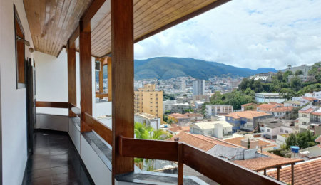 Casa à venda com 5 quartos, sendo 4 suítes,  em Funcionários, Poços de Caldas, MG