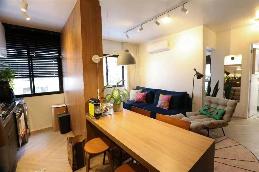Apartamento à venda na Vila Nova Conceição, mobiliado pronto para morar com varanda e 1 vaga