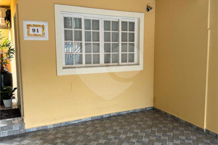 Sobrado à venda com 3 quartos, sendo 1 suíte,  em Parque dos Sabiás, Louveira, SP
