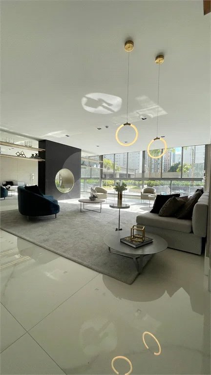Apartamento mobiliado no Planalto Paulista com 1 dormitório e varanda.