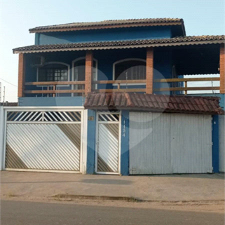 Sobrado para venda em Peruíbe.