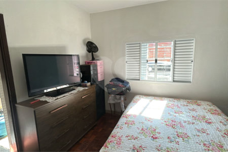 Sobrado á venda no bairro Vila Celina.