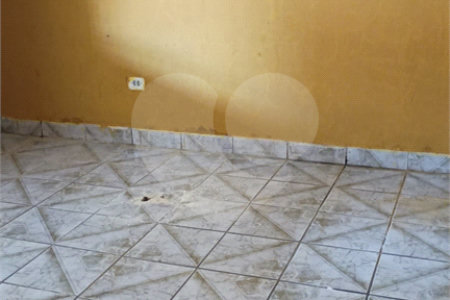 Casa Térrea 2 Dormitórios com 1 Vaga de Garagem Próxima à Estação São Lucas – Excelente Oportunidade para Morar ou Investir.
