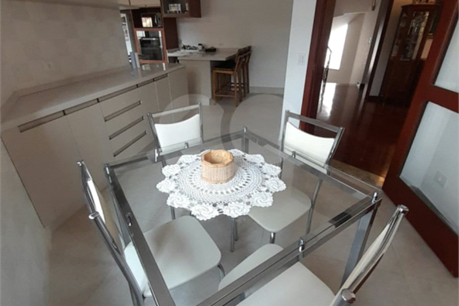 3 AMPLAS SUITES MAIS ECRITORIO MUITO VERDE E AMPLO QUINTAL