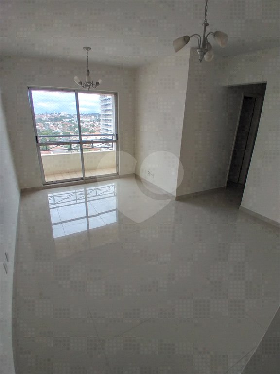 Apartamento com 3 dormitórios sendo 1 suíte.