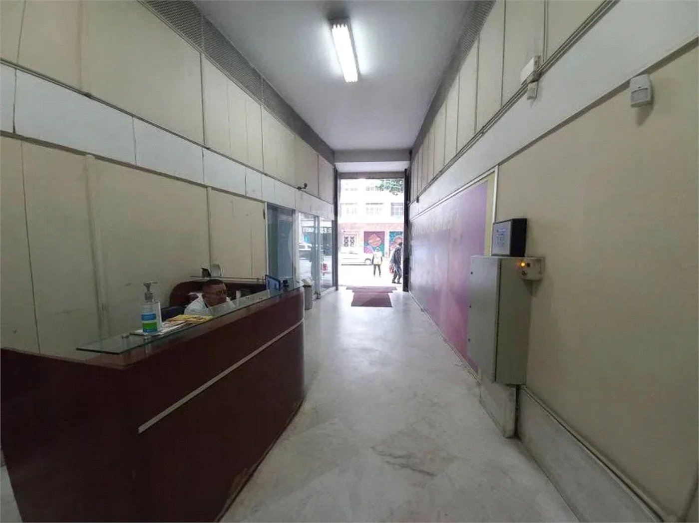 Ótima sala para escritório com 37 m², possui 2 ambientes.