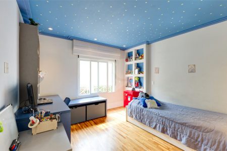 Casa à venda com 4 quartos, sendo 2 suítes, no condomínio Bristol Village, São Paulo - SP