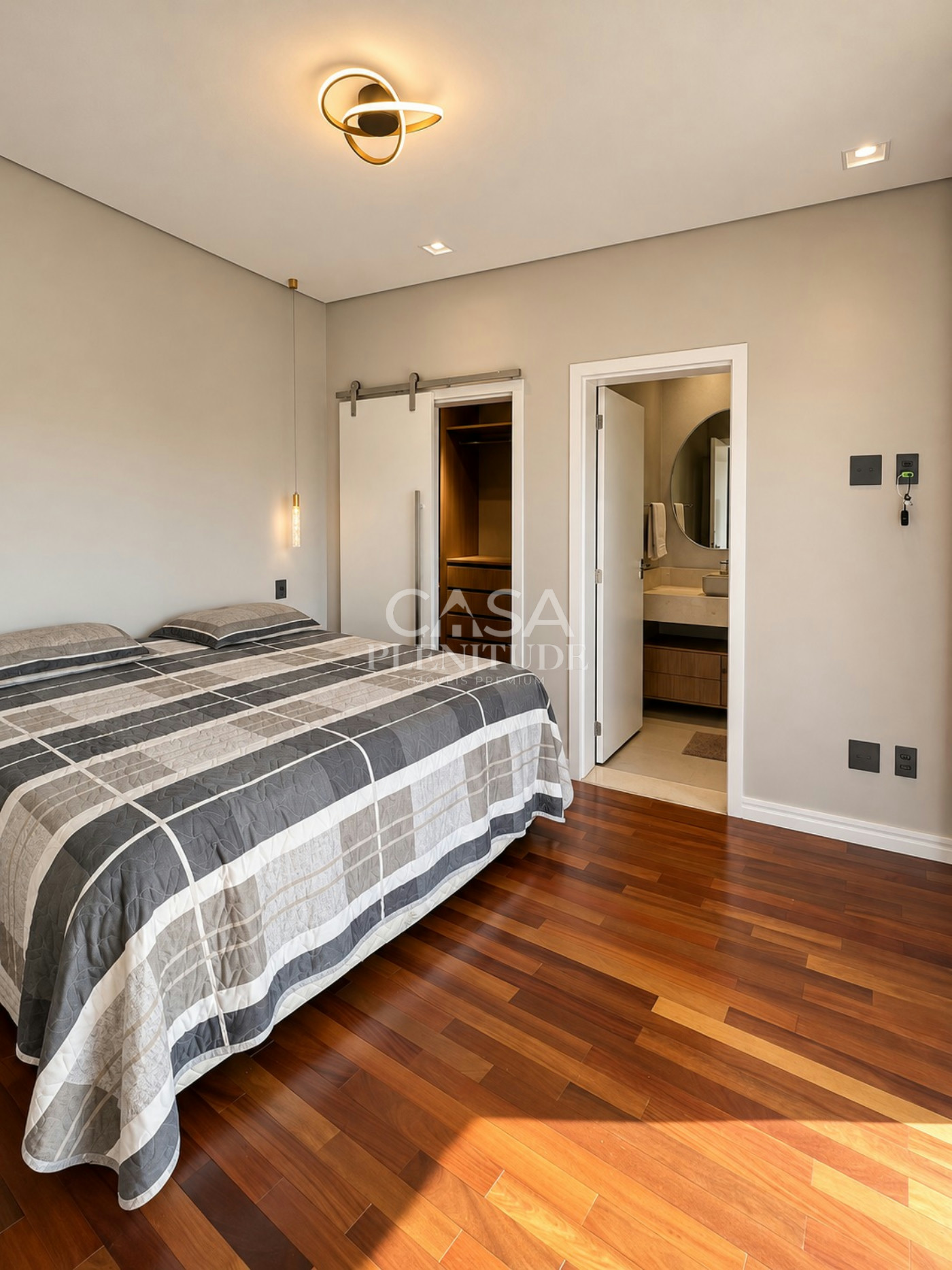 Casa nova no Saint Patrick com 926 m², 5 suítes, elevador e piscina aquecida, saúna em Sorocaba