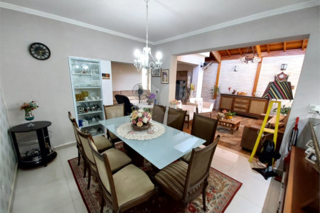 Casa residencial com ponto comercial a venda no Centro