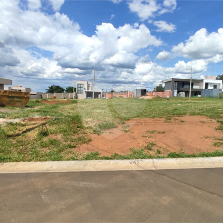 Lote à Venda em São Carlos, no Condomínio Villeneuve I