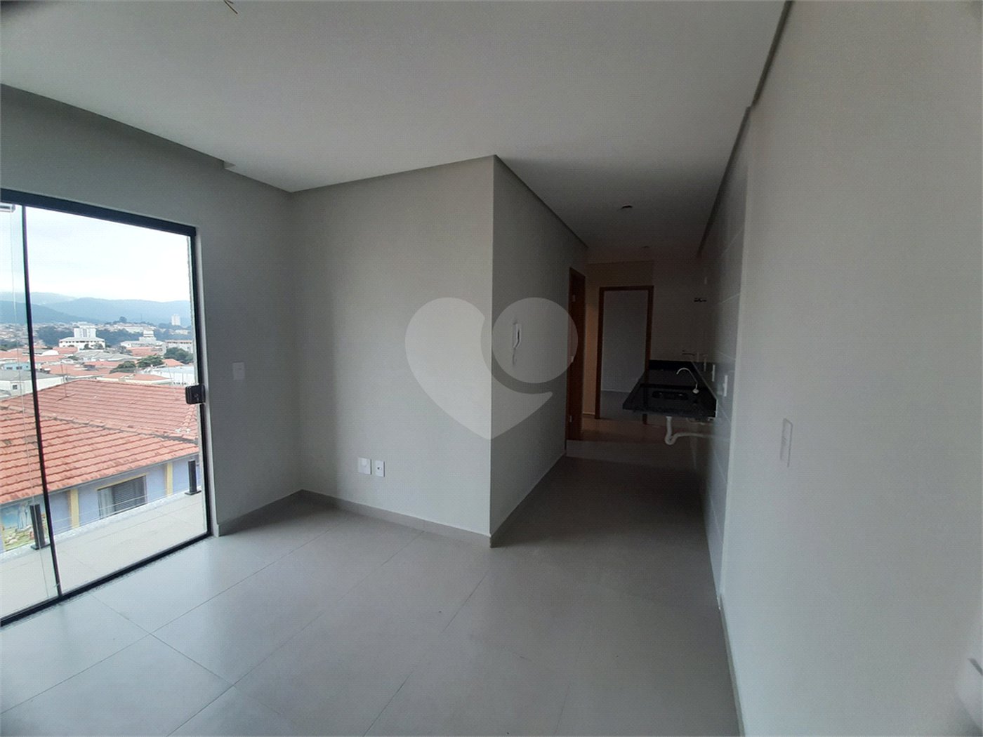 Apartamento com 44m2, 2 quartos, banheiro, sala integrada à cozinha, varanda gourmet e 1 vaga