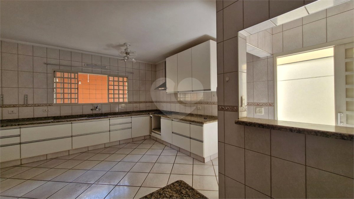 Casa sofisticada à venda em bairro nobre de Atibaia | 3 dormitórios | 408 m²