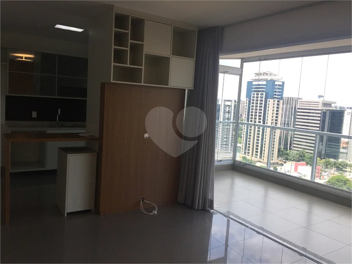 EXCELENTE APARTAMENTO PARA LOCAÇÃO NO ITAIM BIBI, 70 M2, 1 SUITE, 2 BANHEIROS, 2 VAGAS