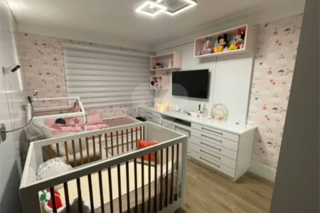 Apartamento LINDO reformado 4 dormitórios, sendo 2 suítes 1 mster, closet varandas integradas.