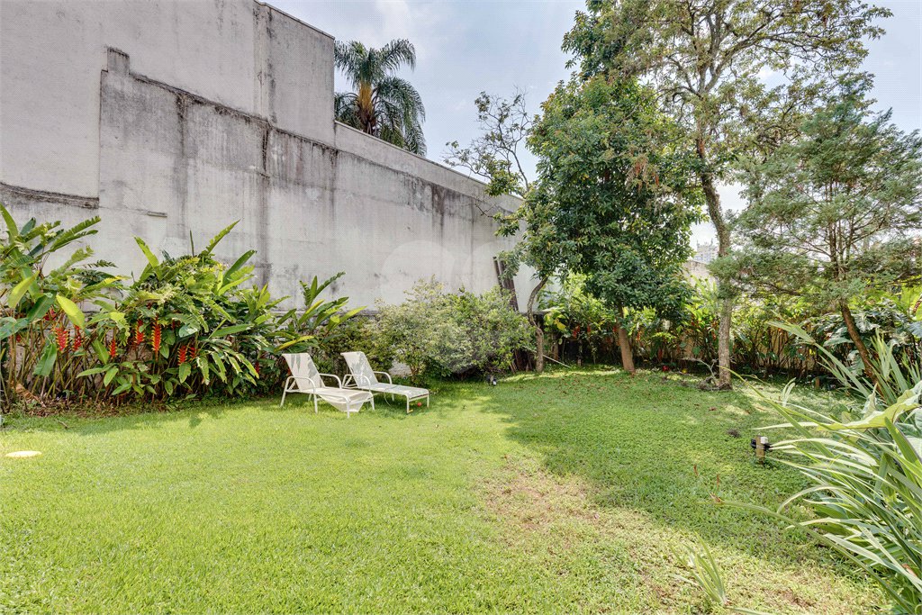 Sobrado à venda com 5 quartos, sendo 3 suítes, em Alto da Boa Vista, São Paulo, SP