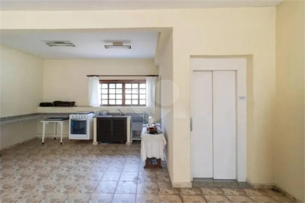 Casa com 3 dormitórios sendo 3 suítes com 03 vagas de garagem.