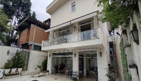 Casa à venda com 4 quartos, sendo 2 suítes,  em Pacaembu, São Paulo, SP