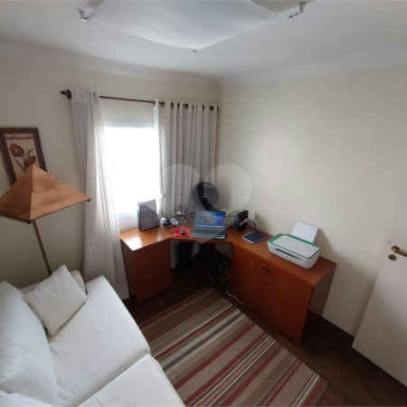 Apartamento de 83m2 no Campo Belo com 3 dorms, 2 banheiros, 1 vaga. Estuda permuta.