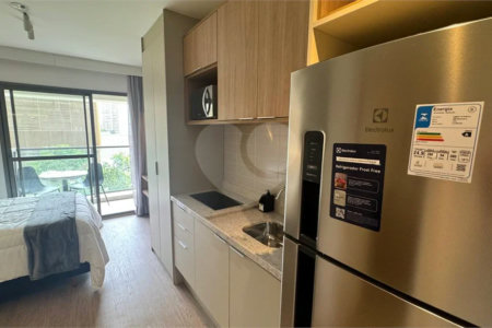 Studio mobiliado de 26m para locação em Moema