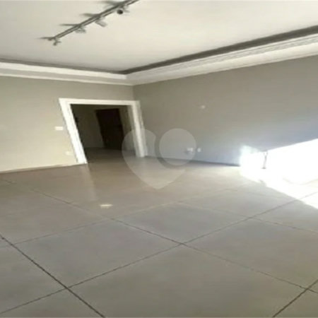 Apartamento à venda no bairro Barra Funda.