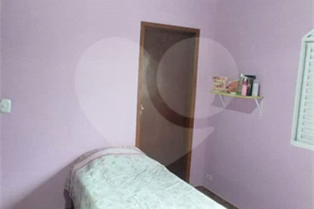 Sobrado espaçoso em São Miguel Paulista com 5 dormitórios e 5 vagas.