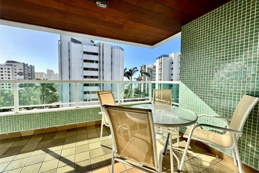 Apartamento à venda com 4 quartos, sendo 1 suíte, em Riviera de São Lourenço, Bertioga, SP