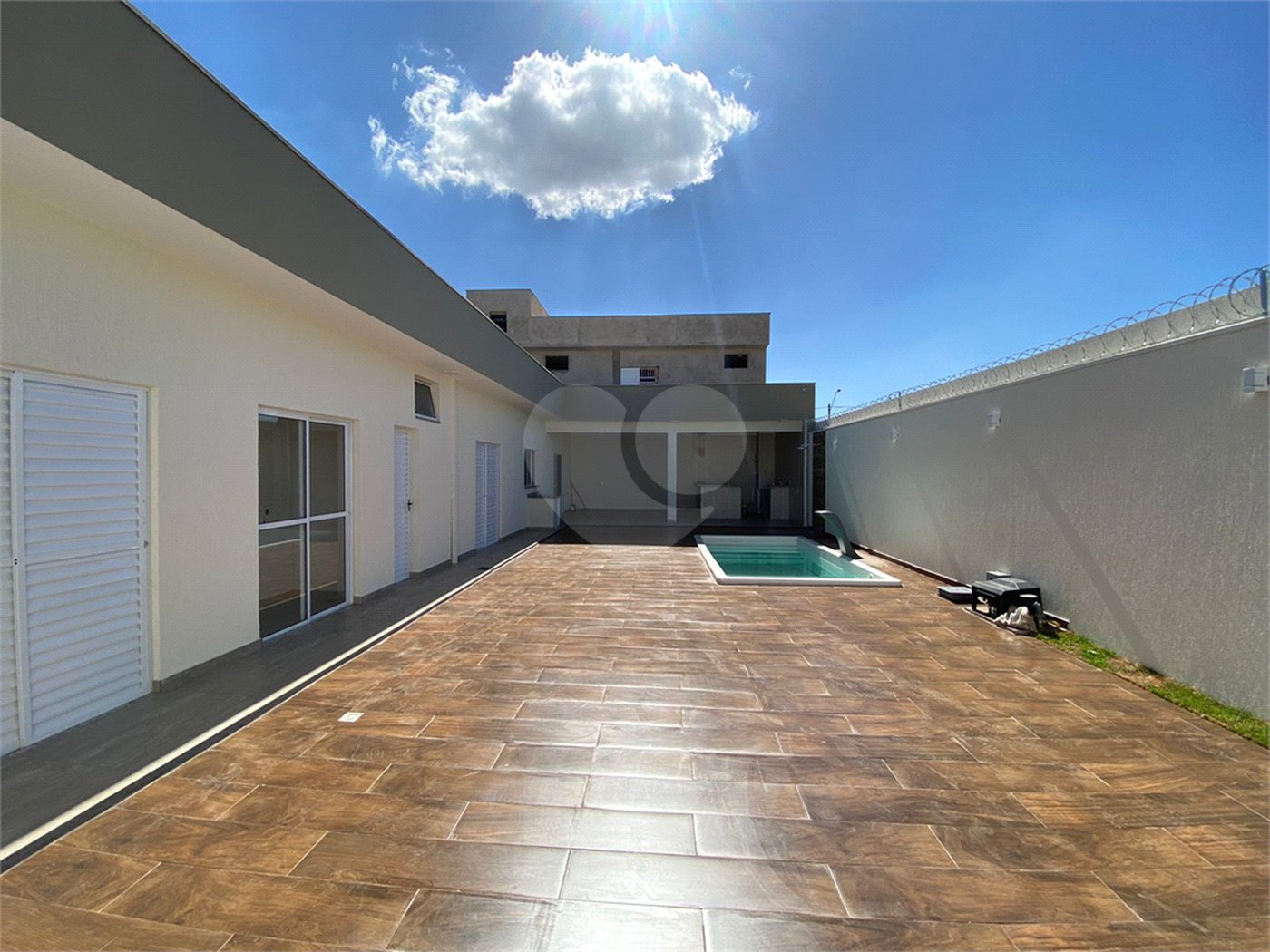 Casa térrea com piscina para venda no Residencial Arcoville