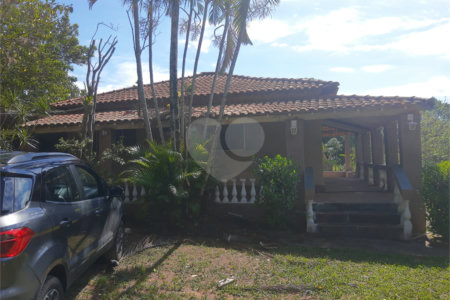 Chácara no condomínio Leila para venda