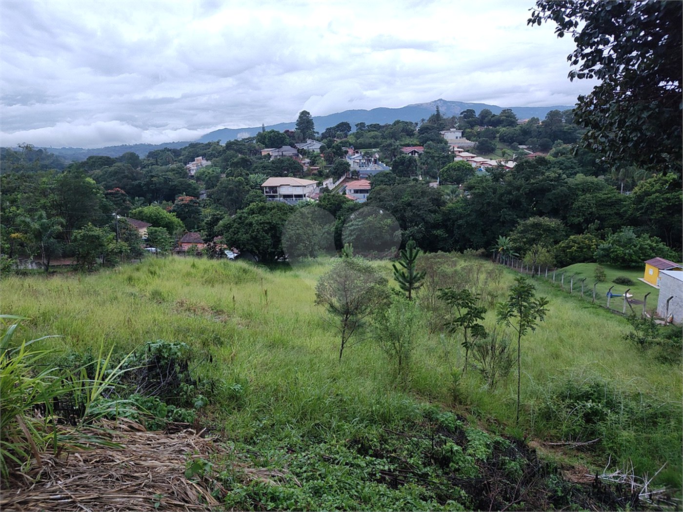 Terreno em Atibaia com 2.090 metros, ótimo para fazer chácara, excelente localização, aceita financiamento