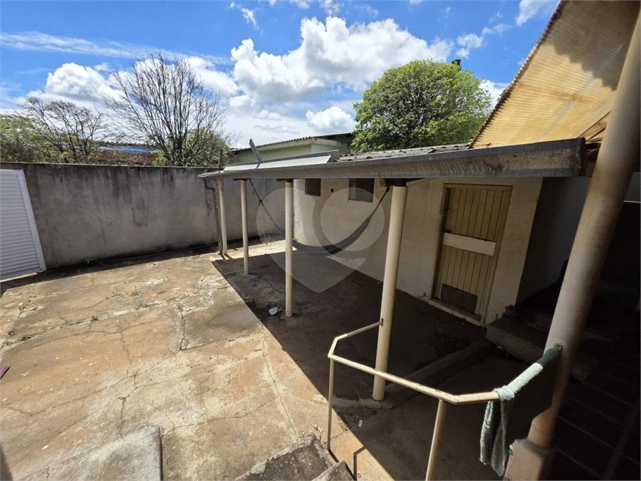 Casa térrea à venda com amplo quintal e grande potencial na Vila Nery