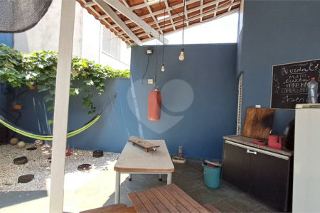 Casa à Venda no Golden Park – 4 Quartos, Churrasqueira e Piscina!