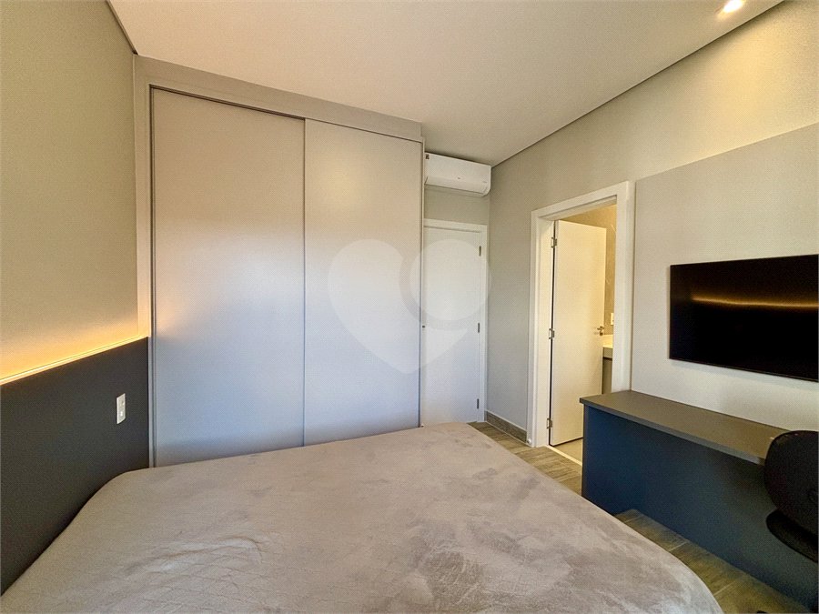 Indaiatuba - Sp - Condominio Maria Candida - R$ 2.250.000,00 - 3 suítes, sendo 1 master com closet e banheiro com duas cubas e dois chuveiros - Escritório - Piscina em Alvenaria aquecida e Hidro com Iluminação - Ar Condicionado instalado em todos os quartos, escritorio, sala e area gourmet
