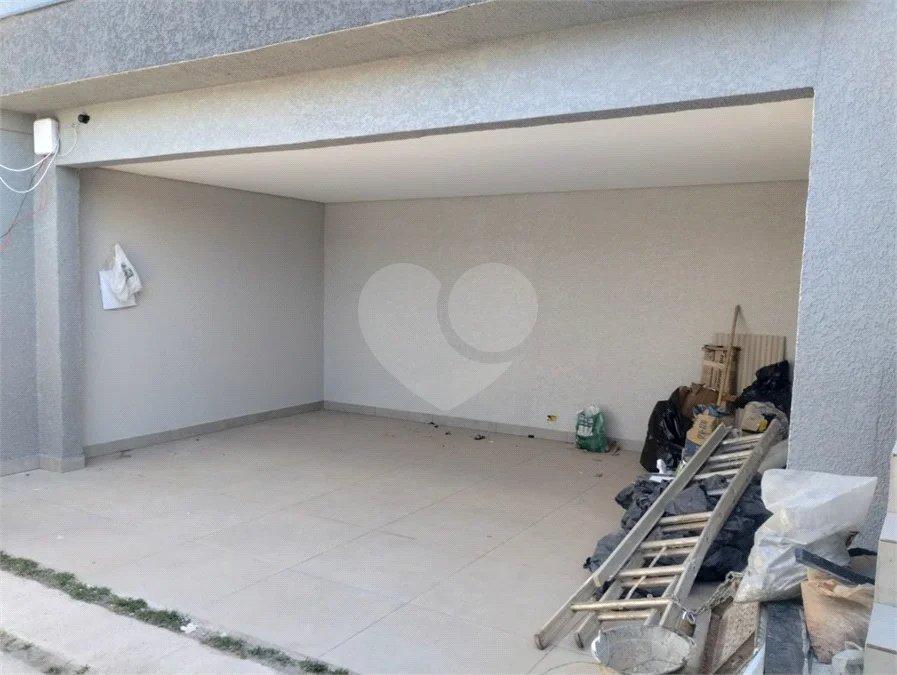 Casa em Atibaia com 3 dormitórios (1 suíte), sala 2 ambientes, piscina, 2 vagas de garagem, aceita financiamento