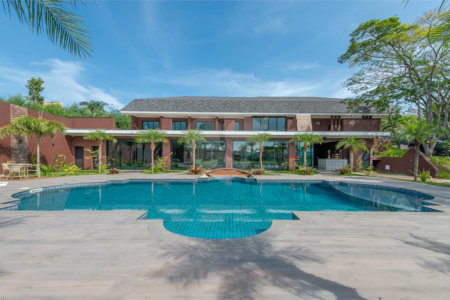 Casa à venda com 4 suítes no condomínio Vale da Santa Fé, Vinhedo - SP