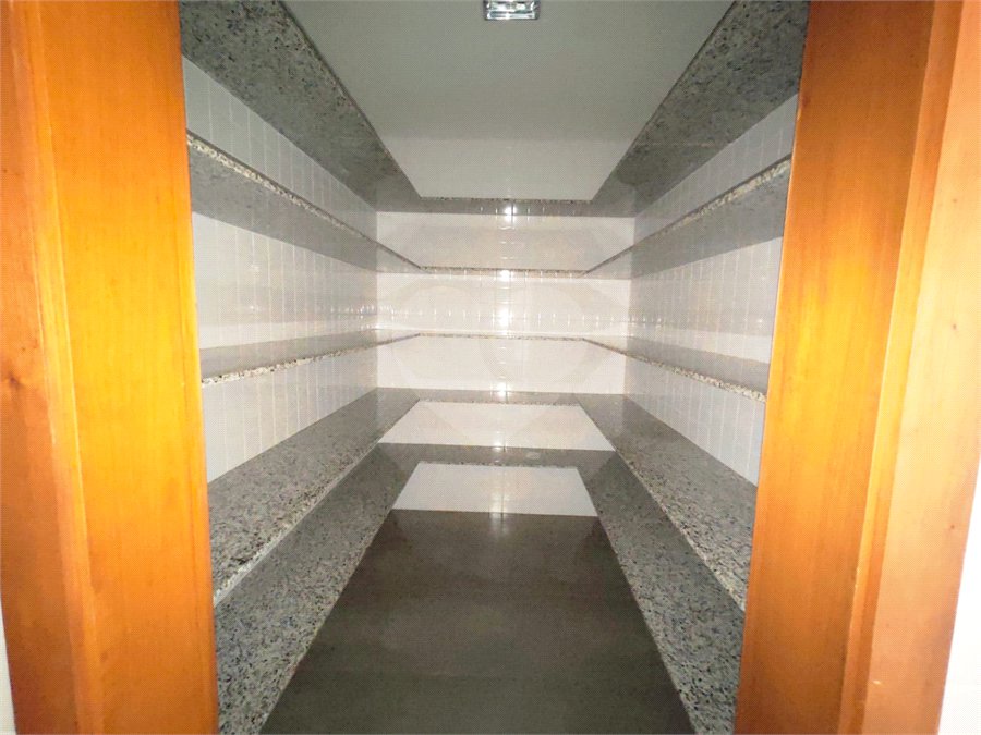 Exclusividade e Sofisticação no Swiss Park: O Sobrado Perfeito em São Carlos, com, 3 suites,2 salas, área Gourmet, persianas blackout automatizadas.