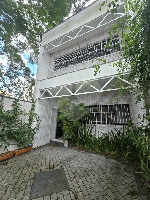 Sobrado à venda com 3 quartos, sendo 1 suíte, em Chácara Santo Antônio, São Paulo, SP