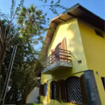 Casa com Piscina, Sauna e Edícula em Rua Arborizada no Tremembé