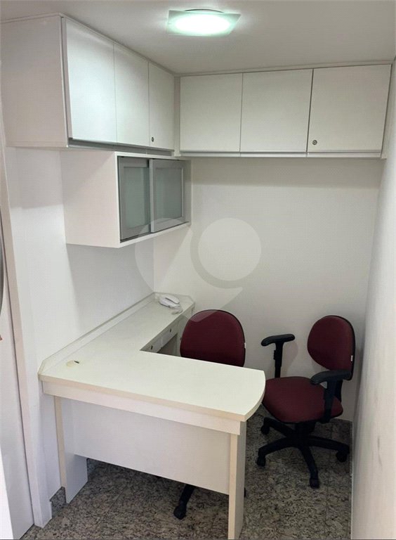 Sala Comercial ideal para clinicas e próximo ao metrô.